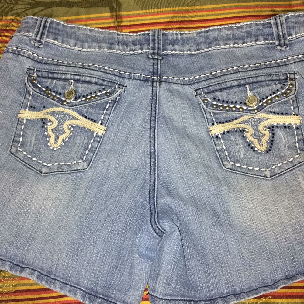 Rue 21 ladies or junior de I’m shorts size 13/14